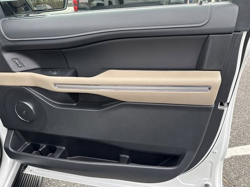 Used 2024 Ford Expedition Max Limited image 14