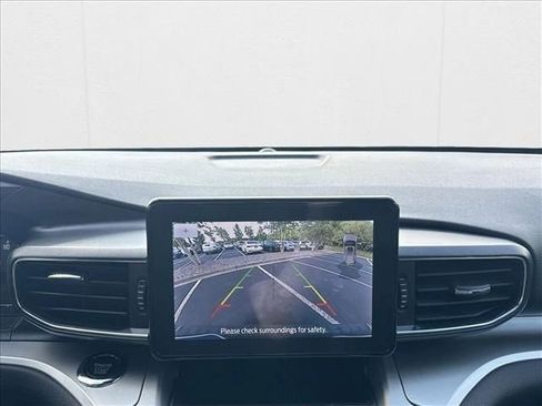 Used 2022 Ford Explorer XLT w/ Equipment Group 202A image 12