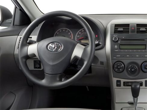 Used 2011 Toyota Corolla LE FWD image 4