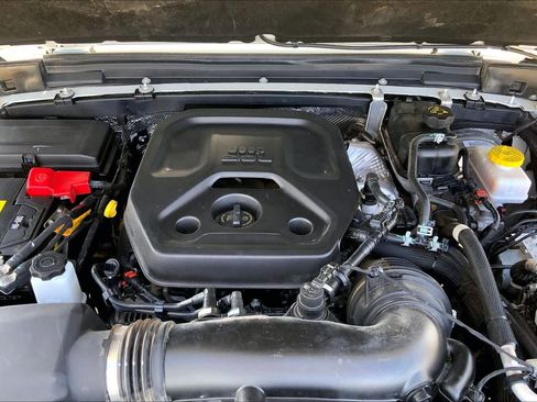 Used 2024 Jeep Wrangler Sport S image 32