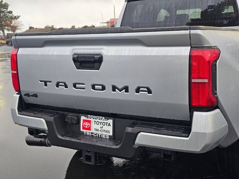 Used 2026 Toyota Tacoma SR5 AWD/4WD image 8