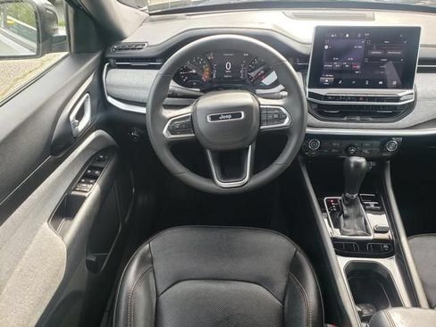 Used 2023 Jeep Compass Latitude AWD/4WD image 17