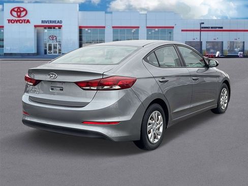 Used 2018 Hyundai Elantra SE image 5
