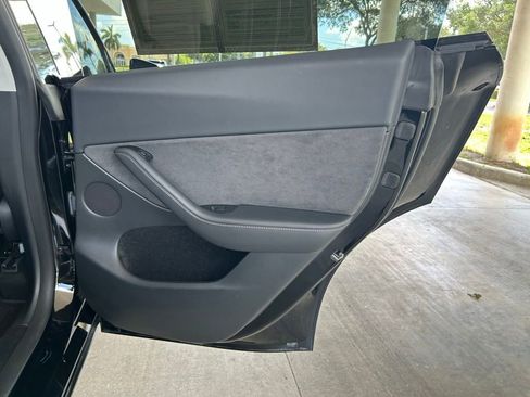 Used 2024 Tesla Model Y Long Range AWD/4WD image 26