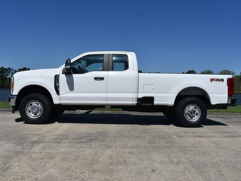 Used 2023 Ford F250 XL w/ FX4 Off-Road Package AWD/4WD image 7