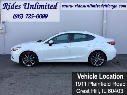 Used 2018 MAZDA MAZDA3 Touring FWD image 3