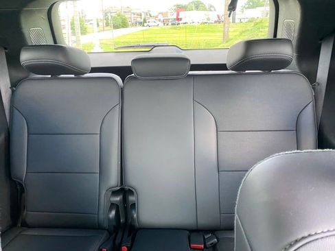 Used 2025 Buick Enclave Preferred FWD image 31
