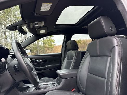 Used 2023 Chevrolet Traverse RS image 16