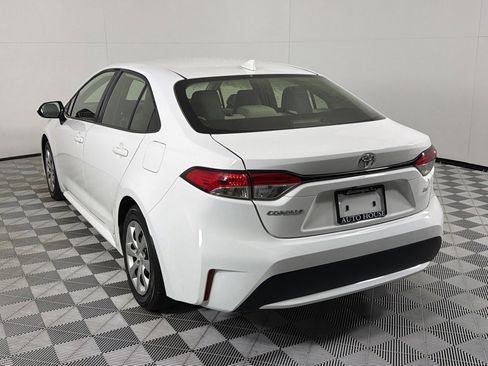 Used 2022 Toyota Corolla LE FWD image 6