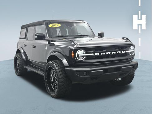 Used 2024 Ford Bronco Outer Banks AWD/4WD image 3
