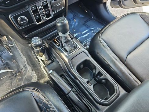 Used 2023 Jeep Gladiator Overland image 22