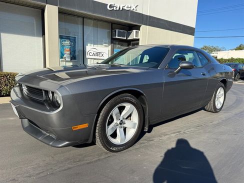 Used 2012 Dodge Challenger SXT image 7