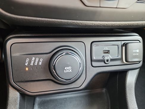 Used 2018 Jeep Renegade Limited w/ Safety & Security Group image 24