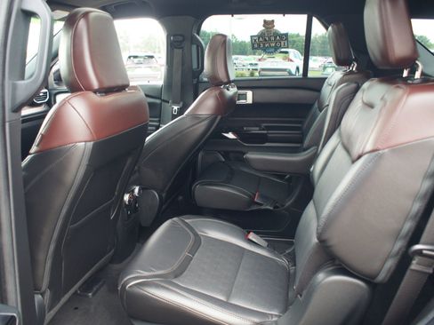 Used 2022 Ford Explorer Platinum w/ Equipment Group 601A AWD/4WD image 16