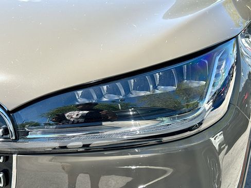 Used 2025 Lincoln Aviator Premiere image 32