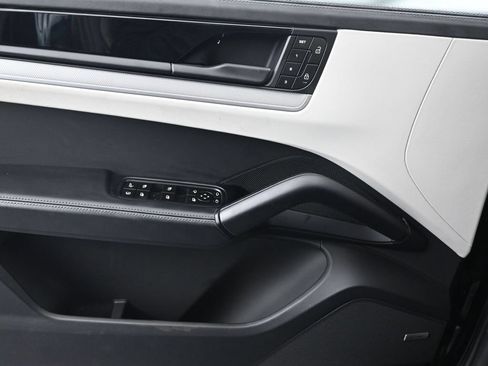 Certified 2025 Porsche Cayenne S AWD/4WD image 14