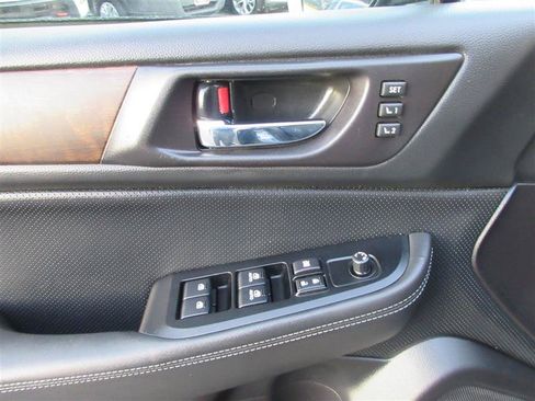 Used 2017 Subaru Outback 2.5i Limited AWD/4WD image 12