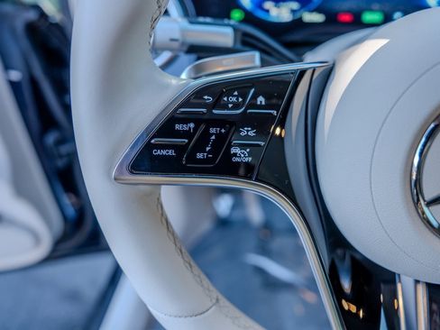 Used 2022 Mercedes-Benz EQS 580 580 image 6