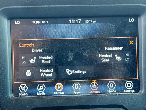 Used 2020 Jeep Renegade Latitude w/ Cold Weather Group AWD/4WD image 17