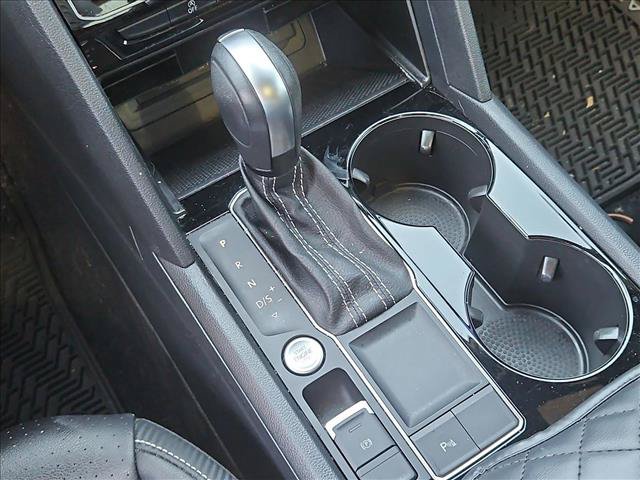 Used 2023 Volkswagen Atlas Cross Sport SE w/ Panoramic Sunroof Package FWD image 16