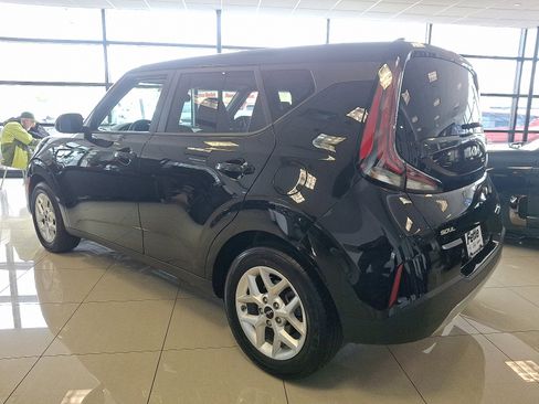 Certified 2023 Kia Soul LX w/ LX Technology Package FWD image 6
