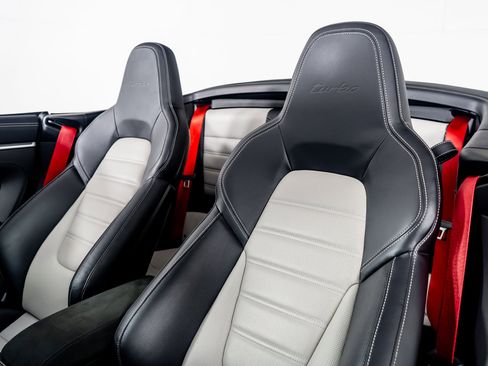 Used 2022 Porsche 911 Turbo image 3