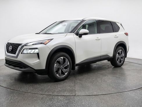 Used 2025 Nissan Rogue SV FWD image 3