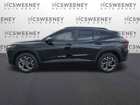 New 2026 Chevrolet Trax LT FWD image 2