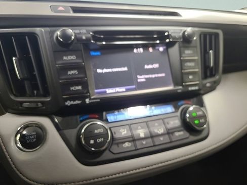 Used 2018 Toyota RAV4 XLE AWD/4WD image 30