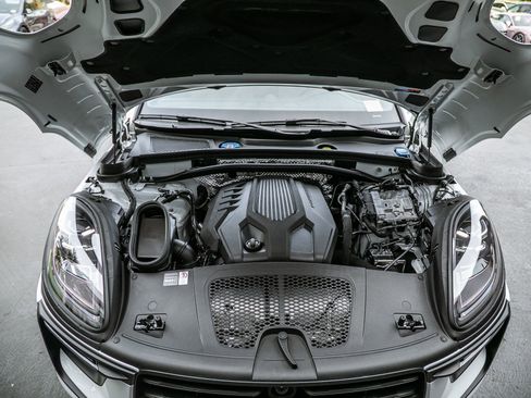 Certified 2026 Porsche Macan image 23