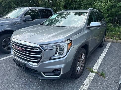 Used 2024 GMC Terrain SLT AWD/4WD image 2