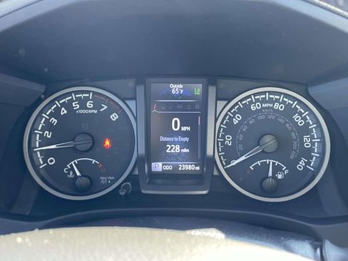 Used 2022 Toyota Tacoma 2WD Double Cab image 24