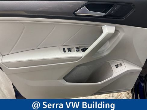 Certified 2024 Volkswagen Tiguan SE w/ Panoramic Sunroof Package AWD/4WD image 17