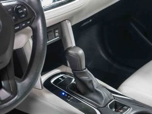 Certified 2022 Toyota Corolla Cross L image 24