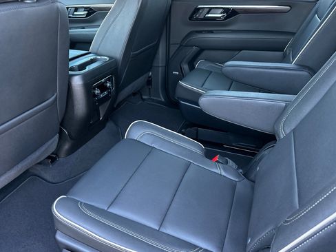 New 2026 Chevrolet Suburban Premier image 12