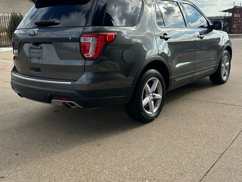 Used 2018 Ford Explorer XLT w/ Equipment Group 202A image 8