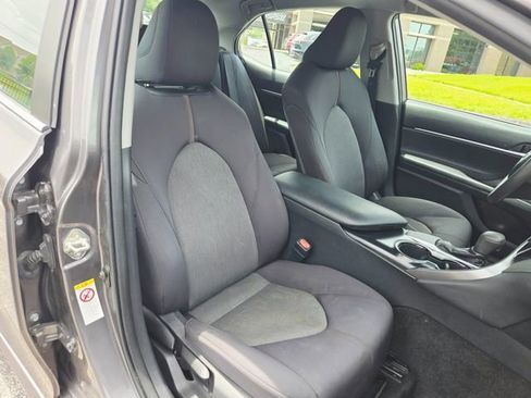 Used 2018 Toyota Camry LE FWD image 18