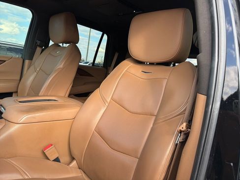 Used 2017 Cadillac Escalade Platinum image 21