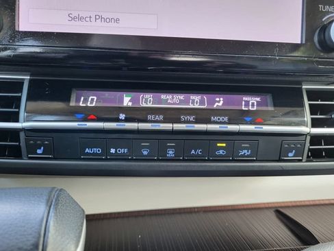 Used 2023 Toyota Sienna XLE FWD image 18