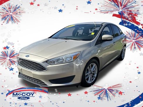 Used 2017 Ford Focus SE FWD image 1