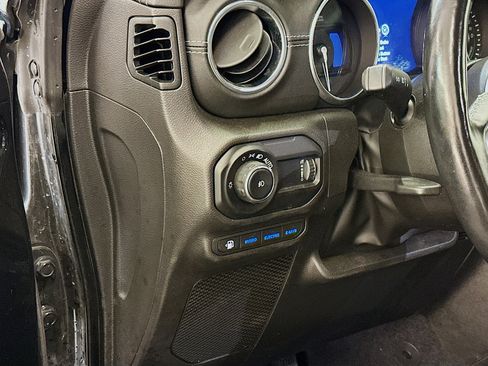 Used 2023 Jeep Wrangler Unlimited Sahara w/ Cold Weather Group AWD/4WD image 17