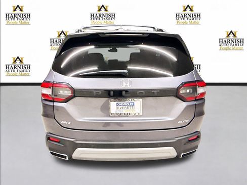 Used 2023 Honda Pilot Elite image 6