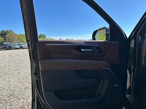Used 2025 Chevrolet Tahoe High Country w/ Sun And Tow Package AWD/4WD image 25