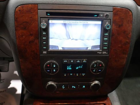 Used 2010 Chevrolet Avalanche LTZ AWD/4WD image 25
