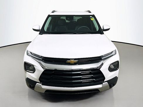 Used 2022 Chevrolet TrailBlazer LT w/ Convenience Package FWD image 2