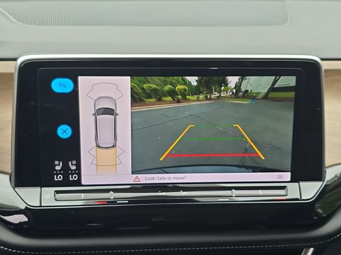 Certified 2024 Volkswagen Atlas SE FWD image 25
