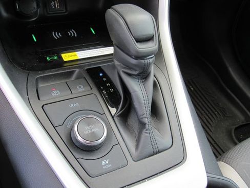 Used 2024 Toyota RAV4 XLE AWD/4WD image 25