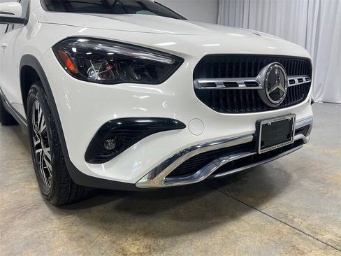 Used 2025 Mercedes-Benz GLA 250 4MATIC image 11