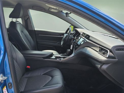 Used 2019 Toyota Camry SE FWD image 13