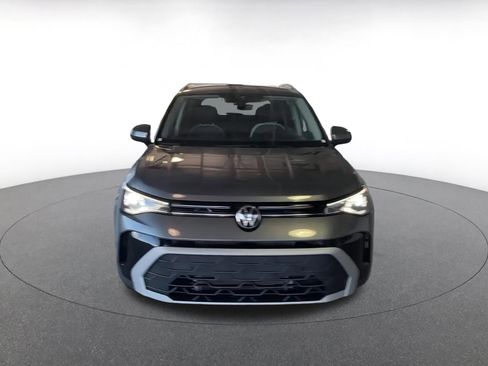 Used 2025 Volkswagen Taos SE image 5